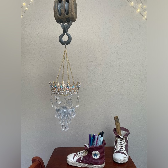 Diva Crown Couture Suncatcher Mobile - Picture 5 of 8